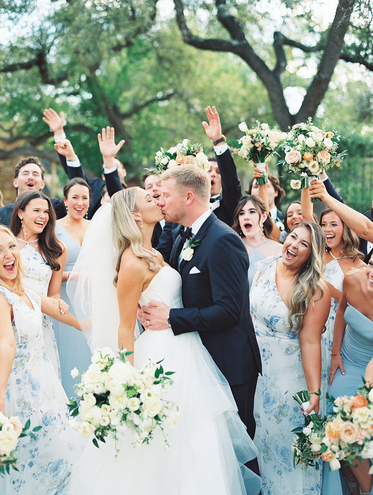 Beautiful wedding party in Austin, TX wih Hill Country wedding planner Lila Lane Events