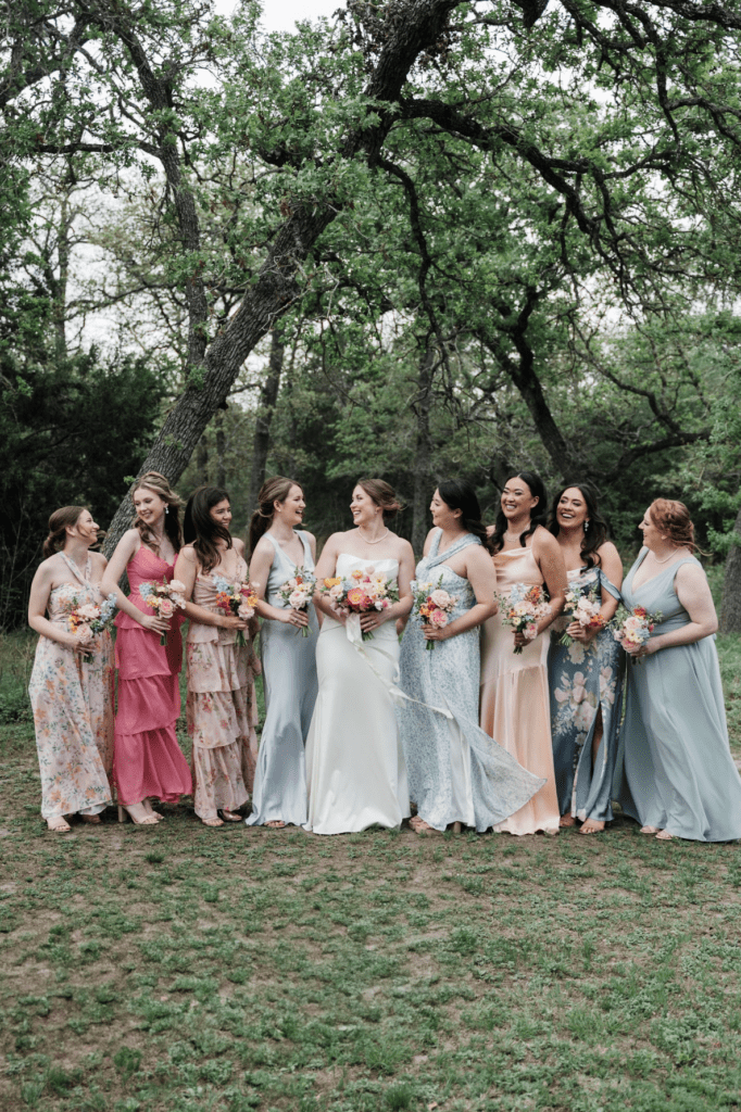 Bridal party with gorgeous bouquets