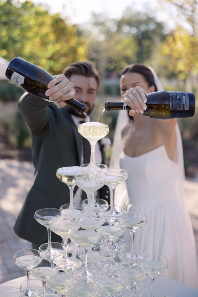 Champagne tower pour