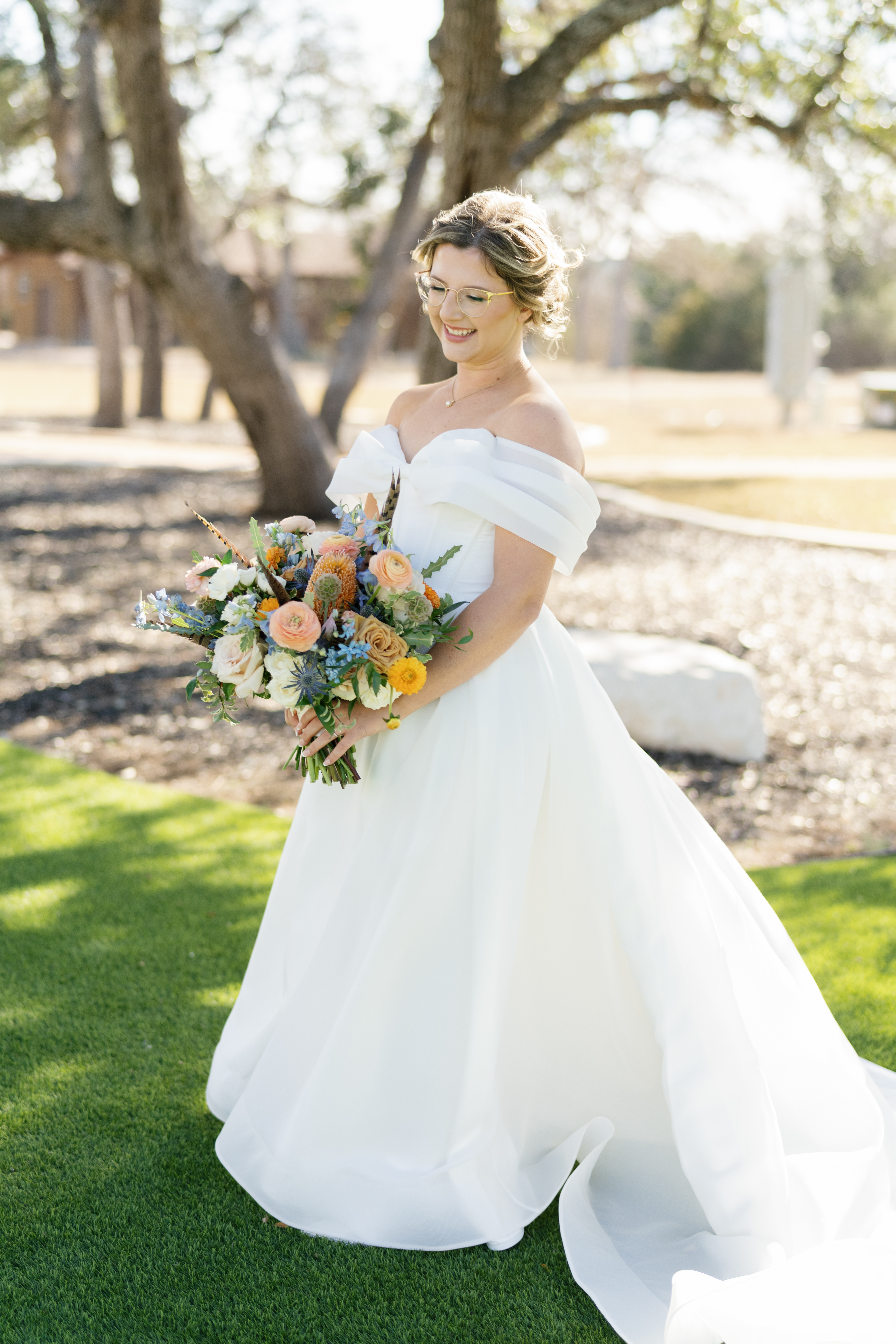 Bride with her fall bouquet