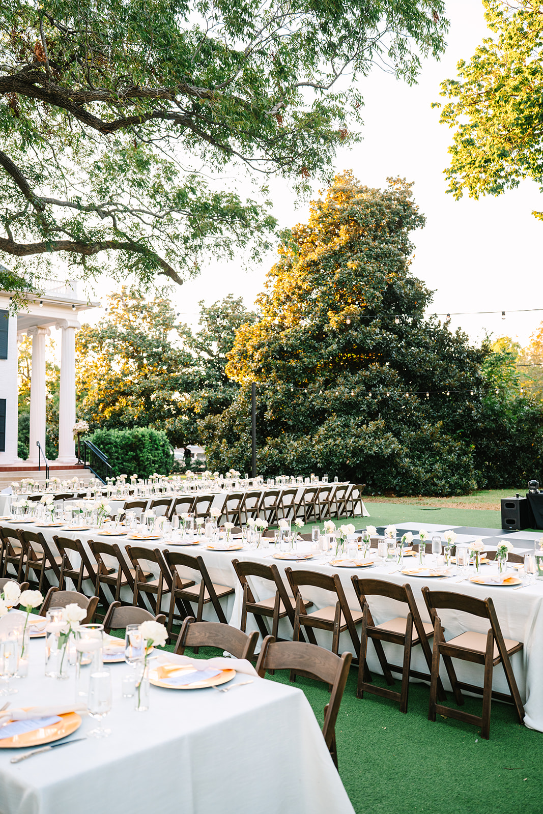 Guest tables at outdoor reception