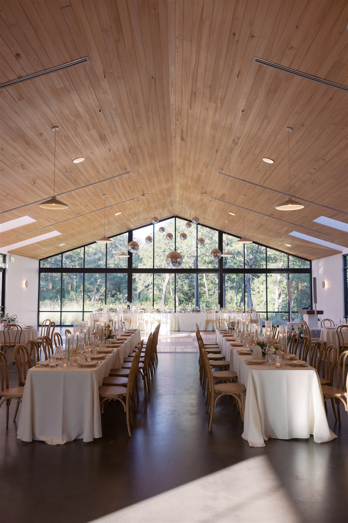 Modern reception design with disco balls